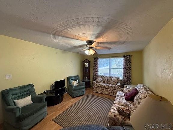 5th image of 140 Bethel St