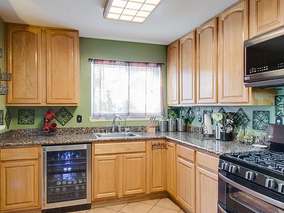 4th image of 233 San Bernardino Ct