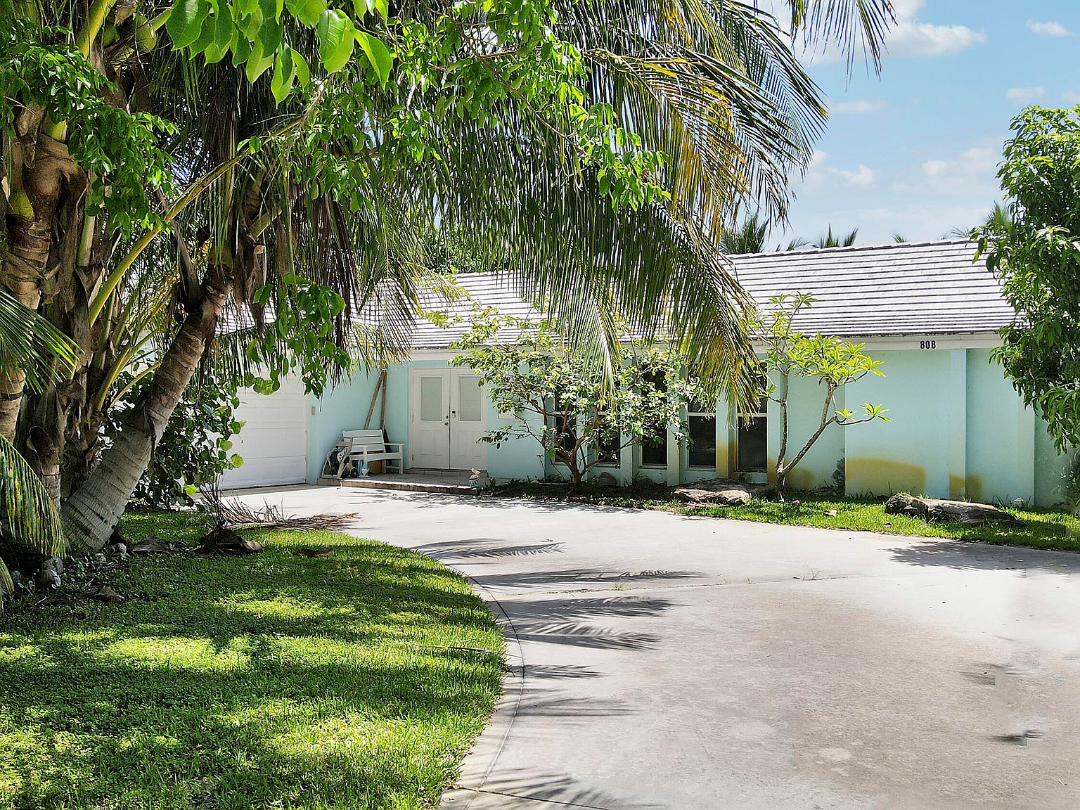 808 Country Club Drive