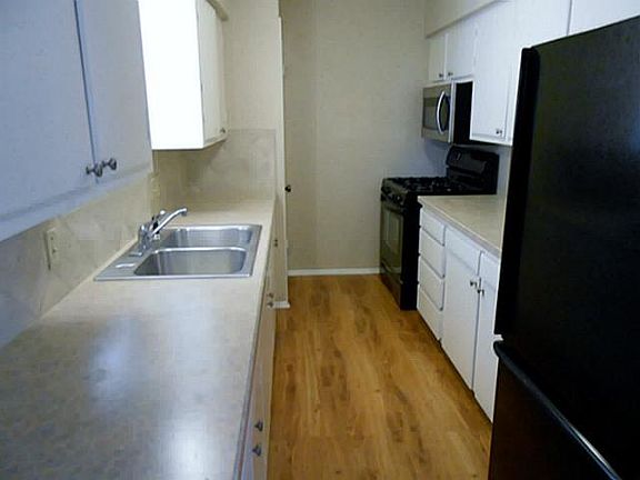 4th image of 2542 Jonesboro Ave