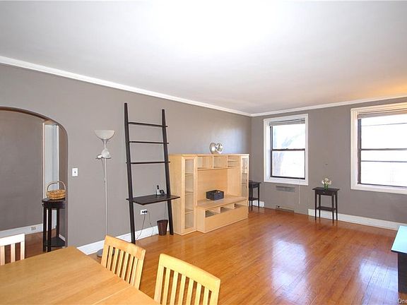 3rd image of 423 Larchmont Acres APT D