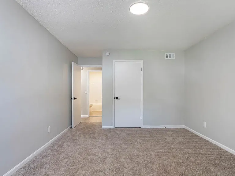 The Onyx Hoover Apartments — Photo 65