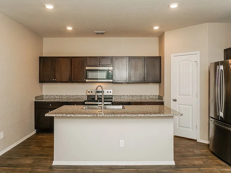775 Monarch Dr — Photo 7