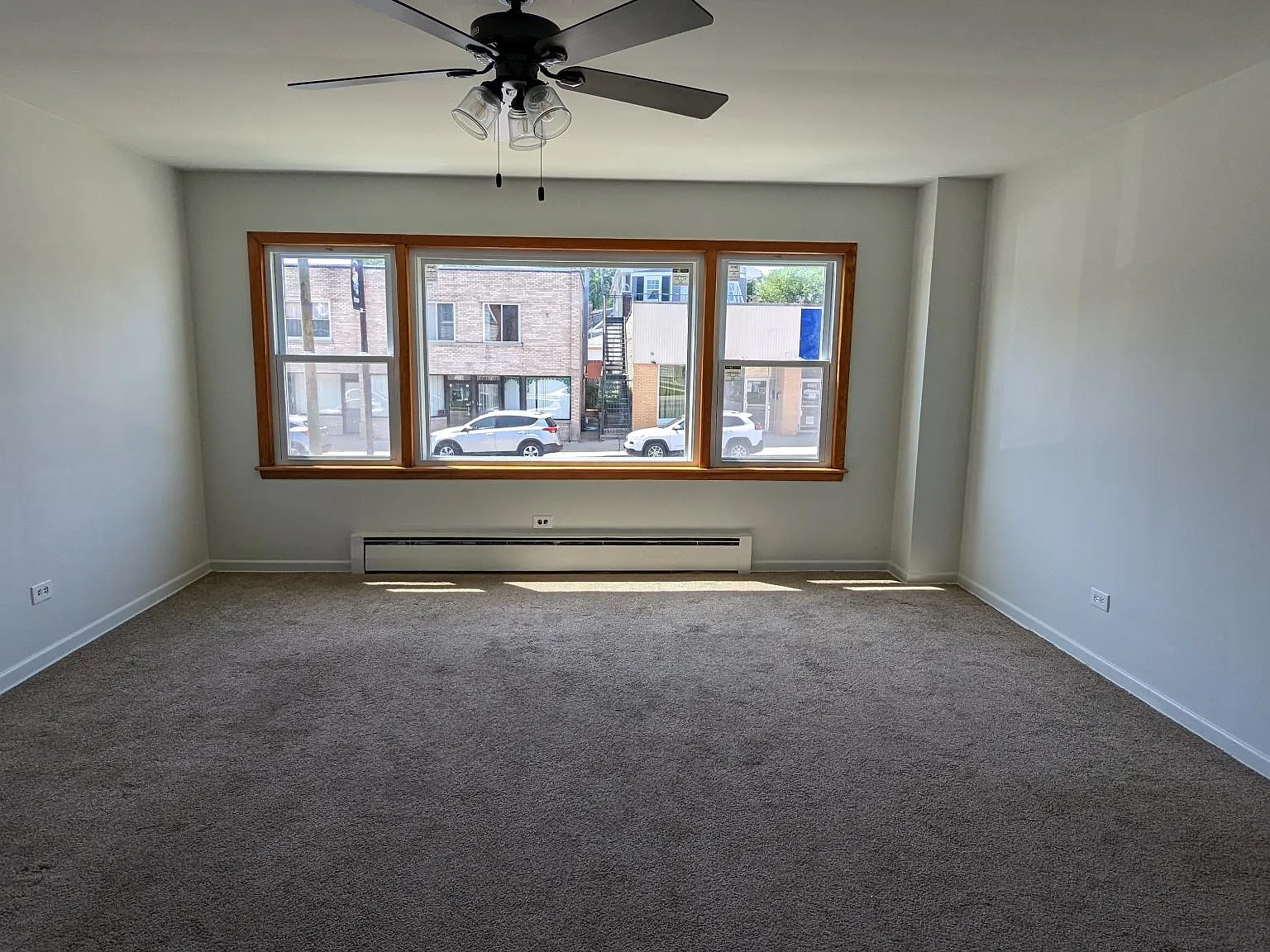 6322 W Belmont Ave — Photo 2