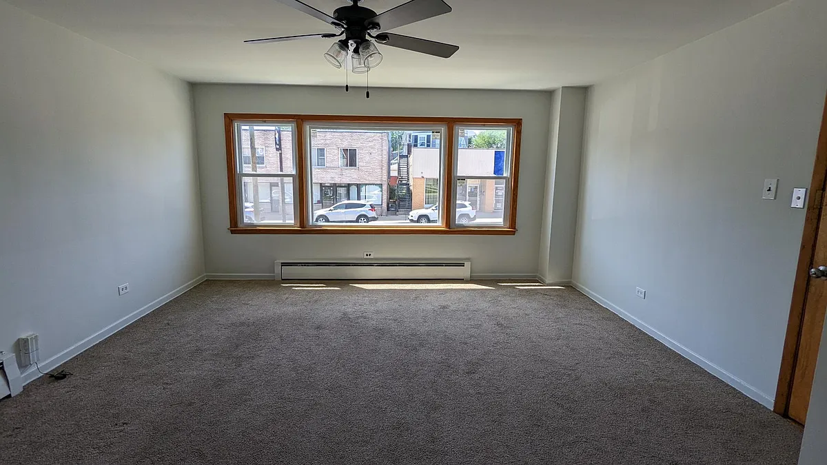 Building Photo - 6322 W Belmont Ave #1