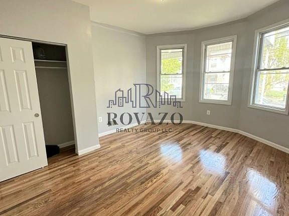 5th image of 29 Baldwin Ave Floor 2