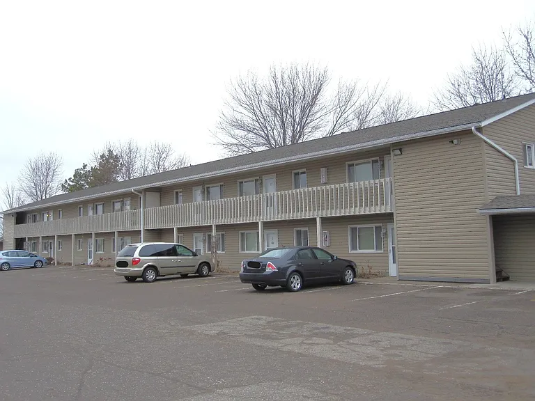 1380 Heritage Dr #13 — Photo 2