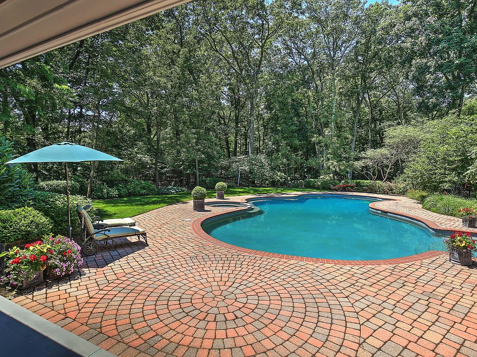 2nd image of 2 Buckingham Ct