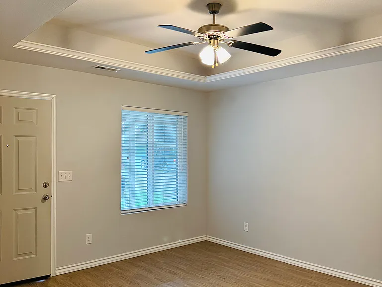 655 E Main St #20 — Photo 2