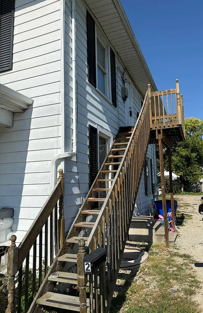 1117 N B Street — Photo 2