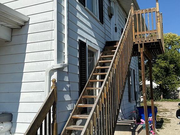 2nd image of 1117 N B St APT 2