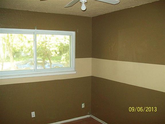 3rd image of 1530 N Willow Ave