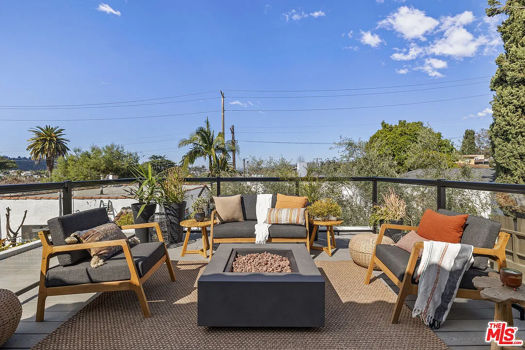 2 bed, 1.5 bath, 800 sqft, $3,850 — Photo 2
