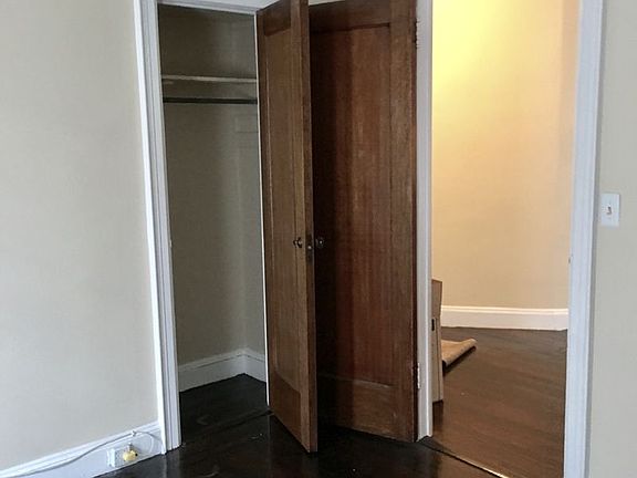 5th image of 2841 46th St APT 1F