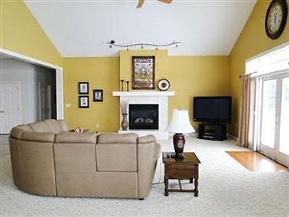 2nd image of 4465 Lakeview Glen Dr