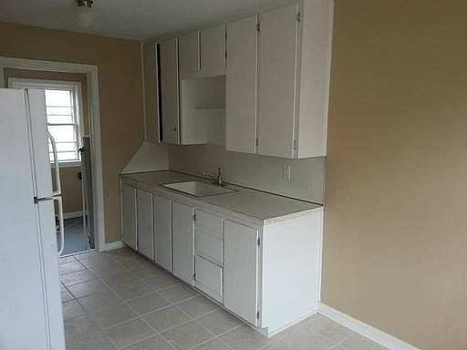 3rd image of 907 W Towanda Ave