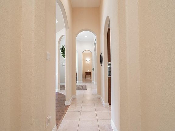 4th image of 13811 Lowell Ln