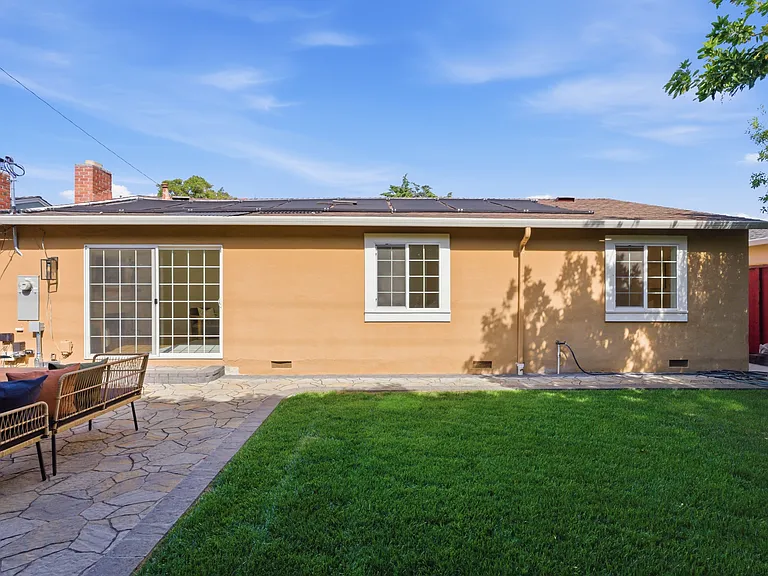 1850 Briarwood Dr — Photo 35