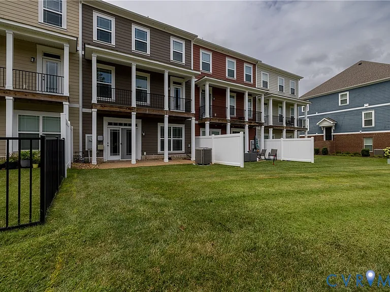 11443 Hayloft Ln — Photo 71