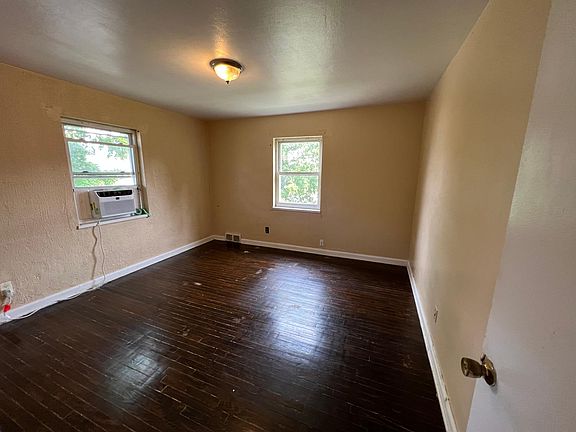 3rd image of 202 E Bruce Ave #4