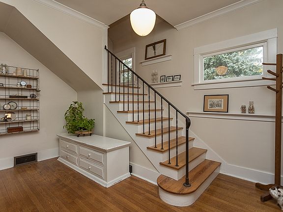 2nd image of 1602 Bellevue Blvd N