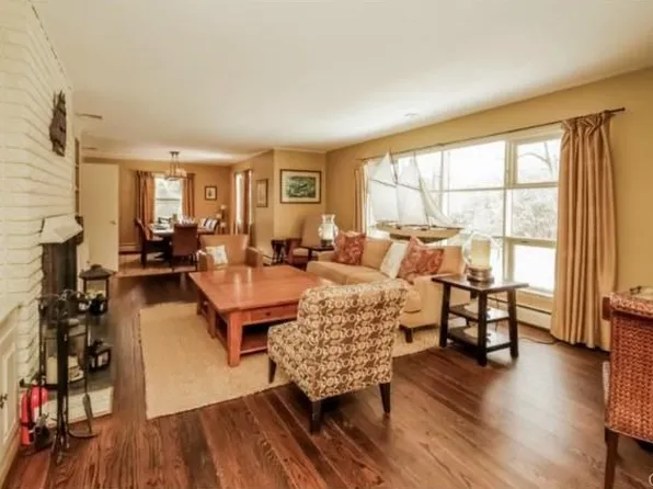 19 Crooked Trail Rd, Norwalk, CT 06853