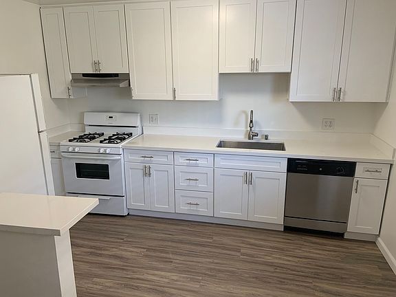 2nd image of 3056 Ivy St #3062