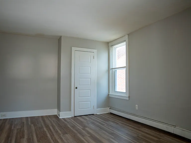 462 N Charlotte St #B — Photo 3