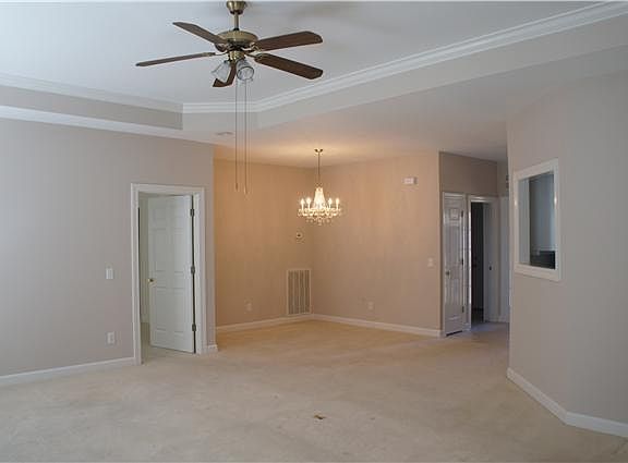 3rd image of 13 E Franklin St #320