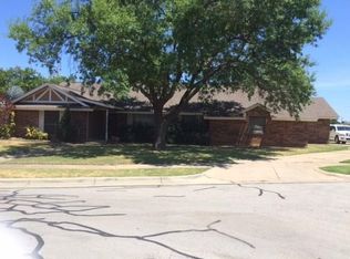 2103 Saint Claire Dr, Arlington, TX 76012