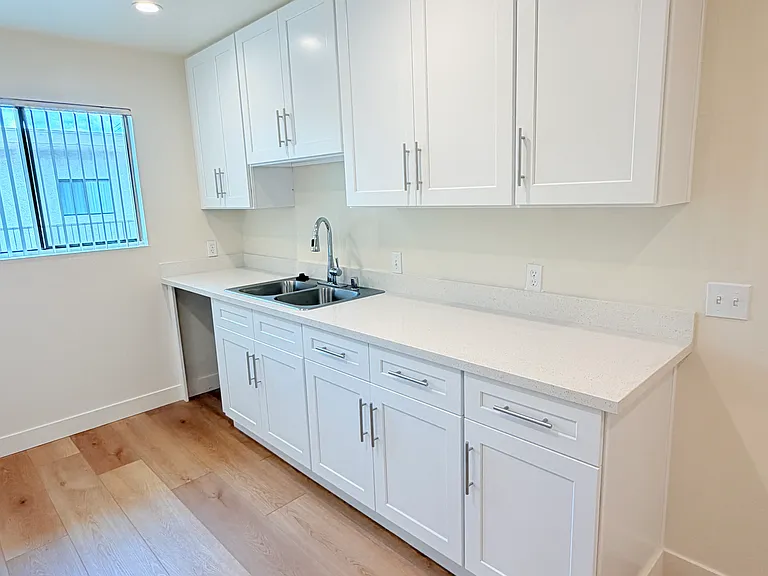 1043 Winchester Ave — Photo 20