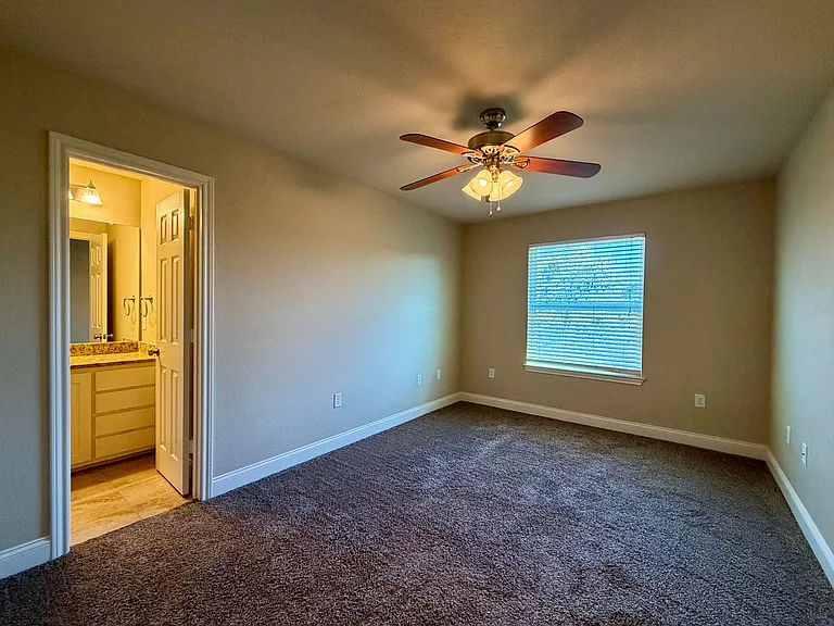2915 Savannah Ct — Photo 12