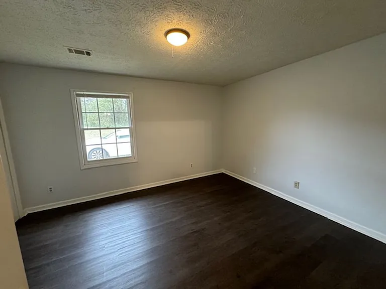 885 Park Pl NE — Photo 3
