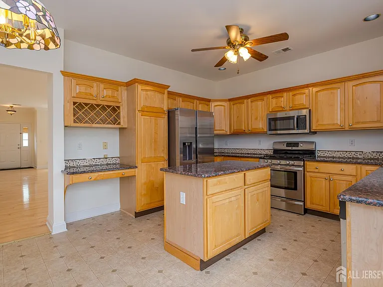 71 Manley Rd — Photo 8