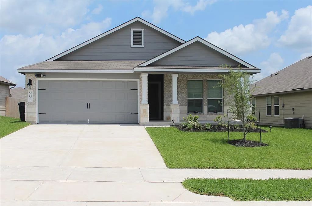3 bed, 2.0 bath, 1763 sqft, $2,300 — Photo 1