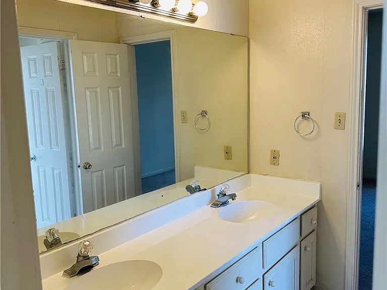 400 Nagle St #300 — Photo 5