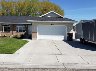 905 S Clara Ct, Ammon, ID 83406
