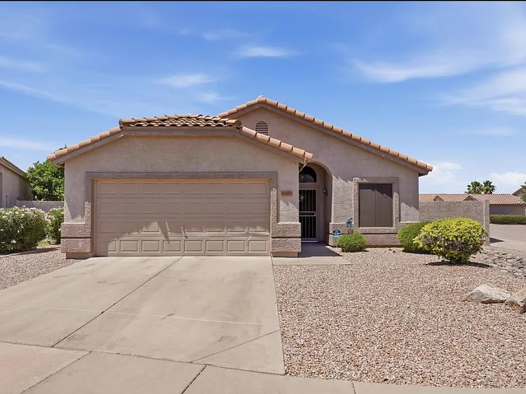 16492 N 69th Dr — Photo 2