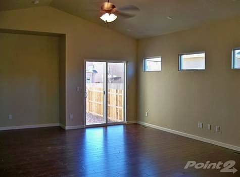 Windsor Spruce living area