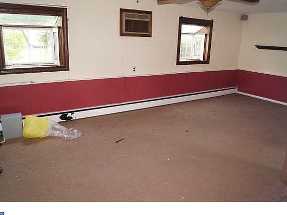 5th image of 206 Lauren Dr