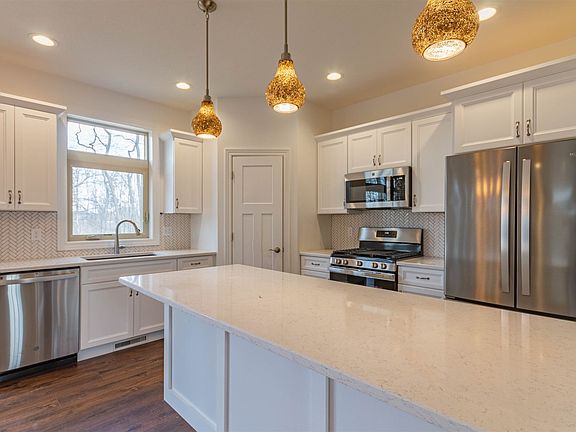 4th image of 25775 Woodsedge Dr
