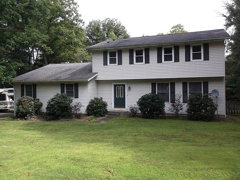 1st image of 111 Sycamore Dr