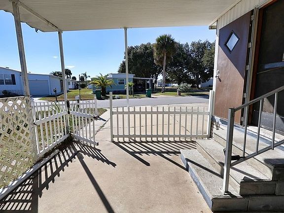 5th image of 886 Hawthorn Cir