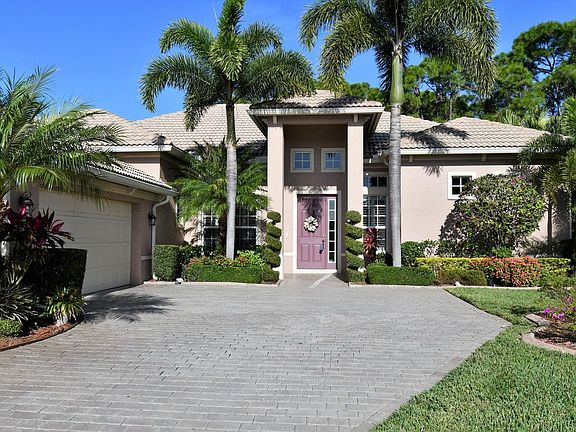 2nd image of 404 NW Lyndhurst Ct