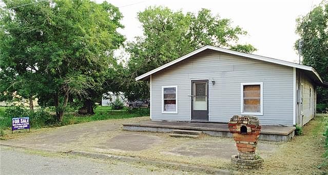 2nd image of 207 Crain St