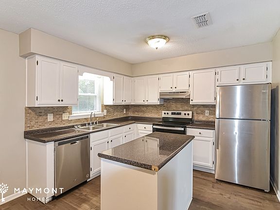 5th image of 5805 Hyde Park Dr