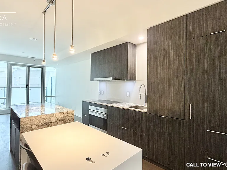 1 Bloor St E #524 — Photo 4