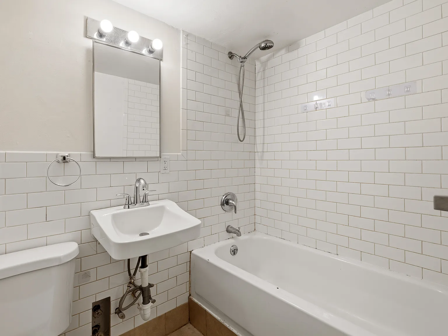 2 bed, 890 sqft, $2,000 — Photo 4
