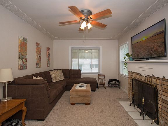 3rd image of 69 W Meadowlawn Ave
