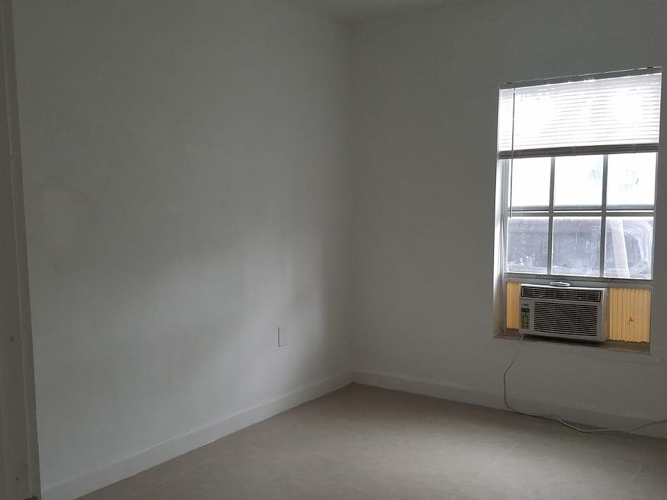 1st image of 300 SW 16th St APT 5